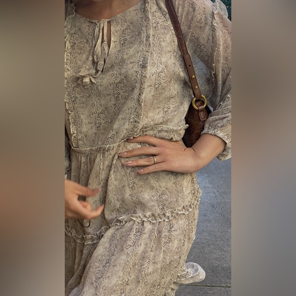 Storia Ricki Print Midi Dress Gray Beige Ruffle Long Sleeve Size Small - Picture 10 of 10